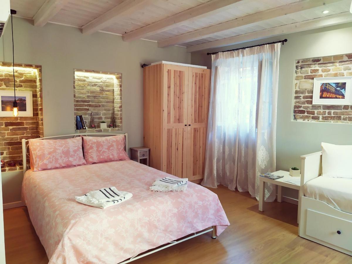 Suitedreams,Next To St.Spiridon Church Corfu  Luaran gambar